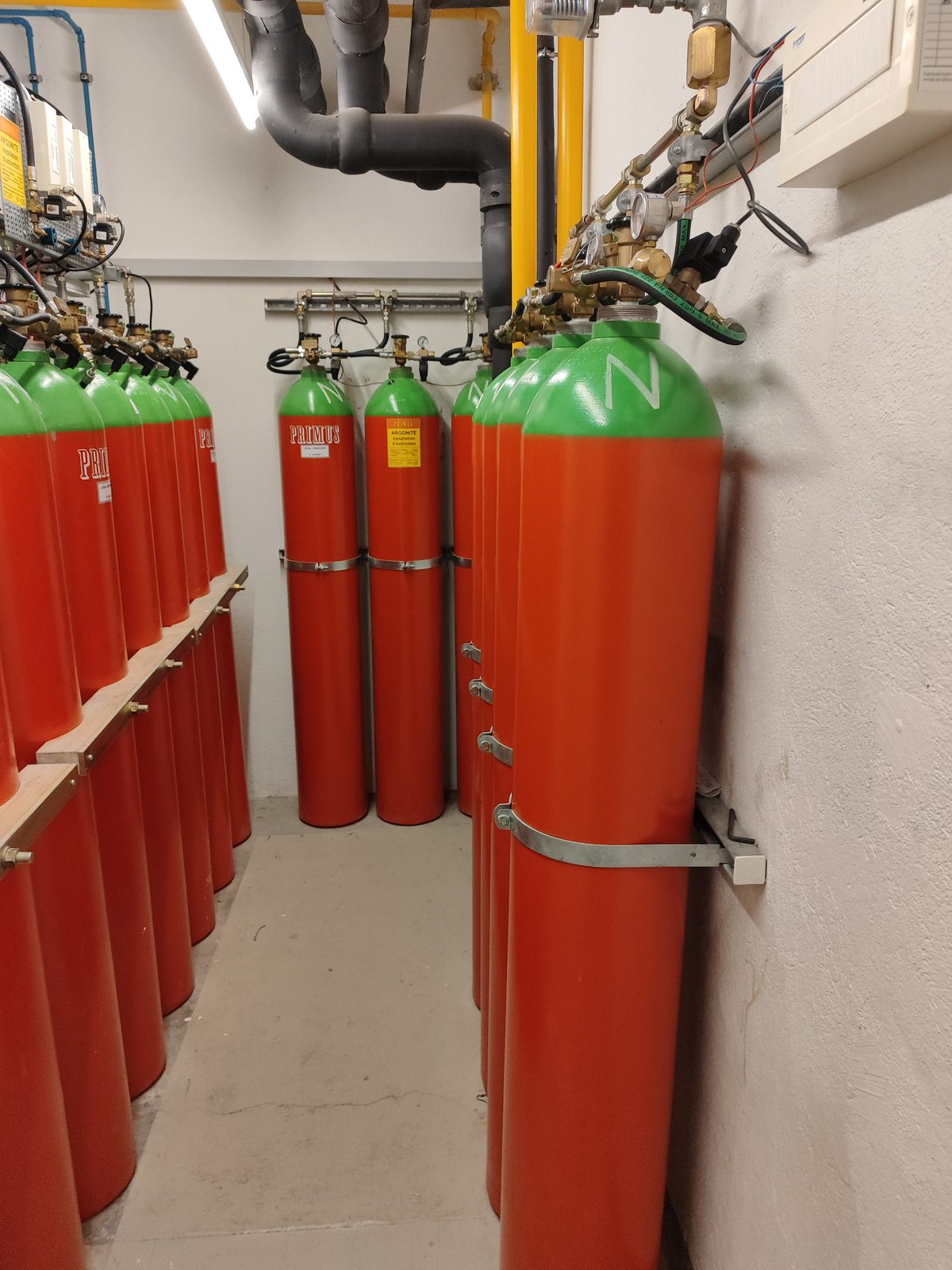 Automatische Argonite-Löschanlage zum Schutz der Säle des AlpineDC-Rechenzentrums